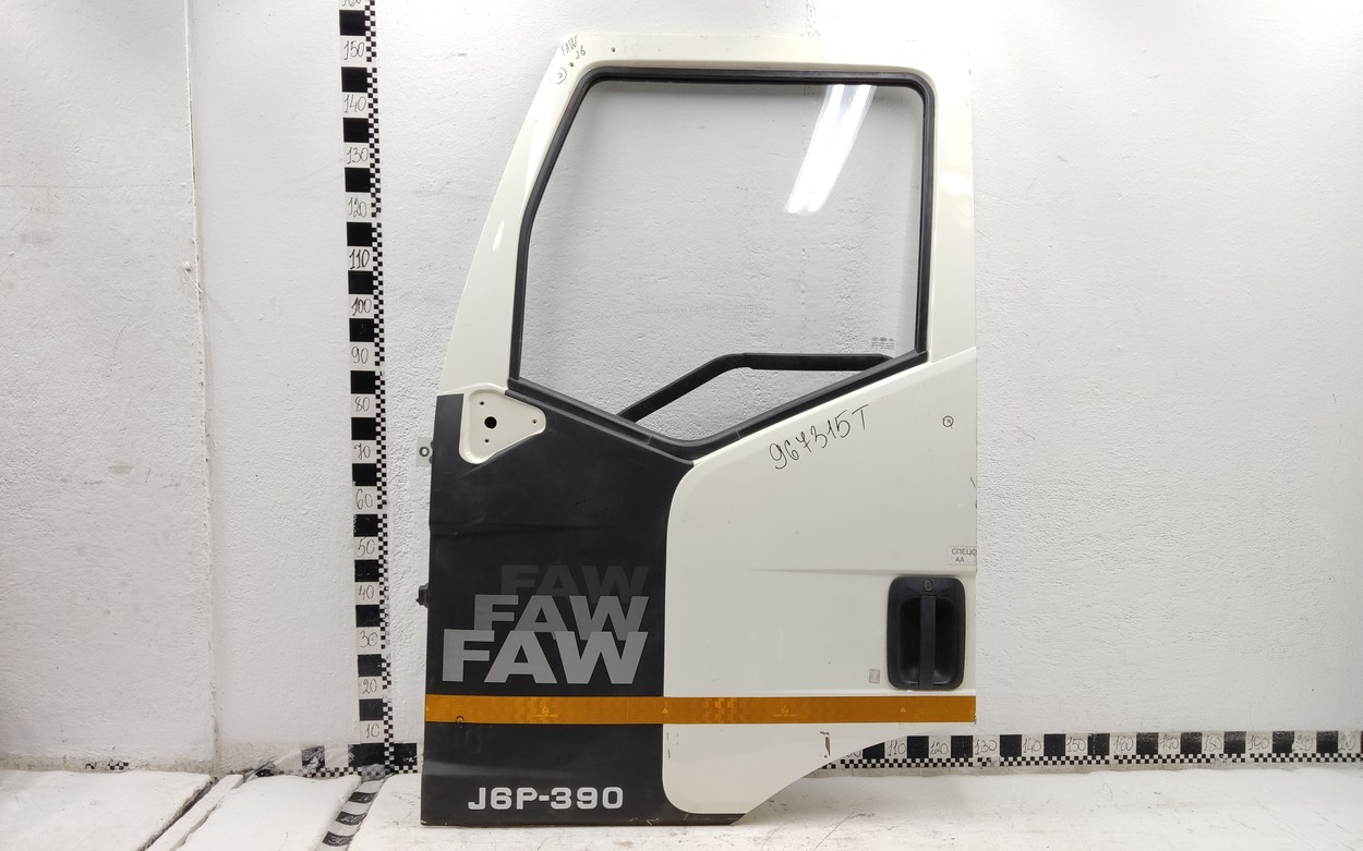 Дверь левая FAW J6