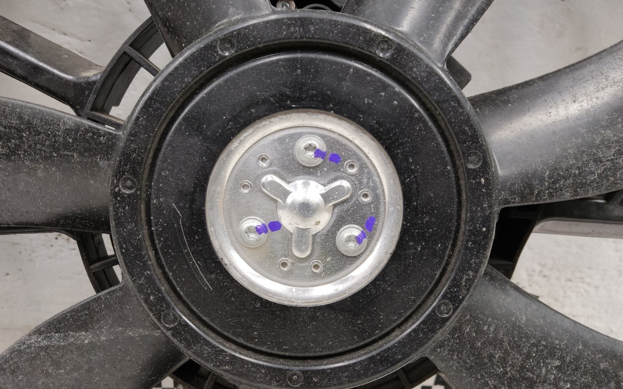 Диффузор вентилятора радиатора Toyota Camry V70 "QUATTRO FRENI"
