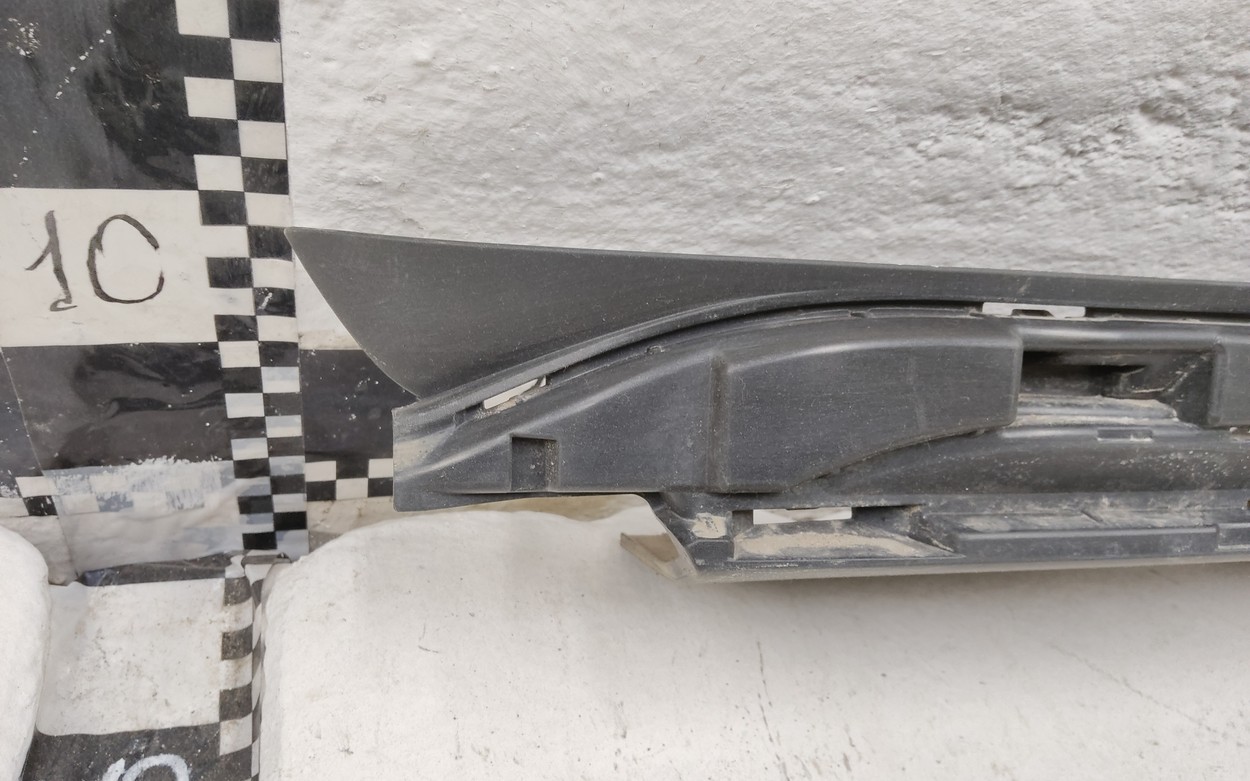 Кронштейн решетки радиатора Lexus NX Restail