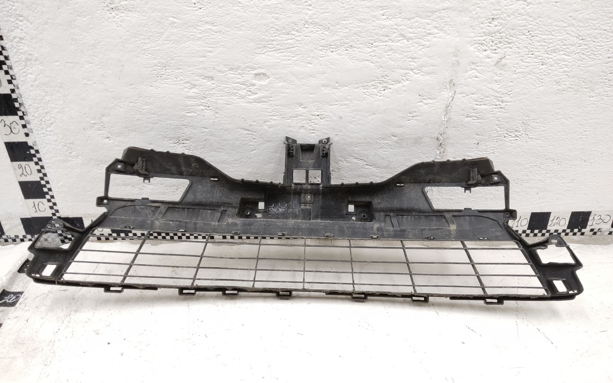 Решетка радиатора нижняя часть Lexus NX Restail