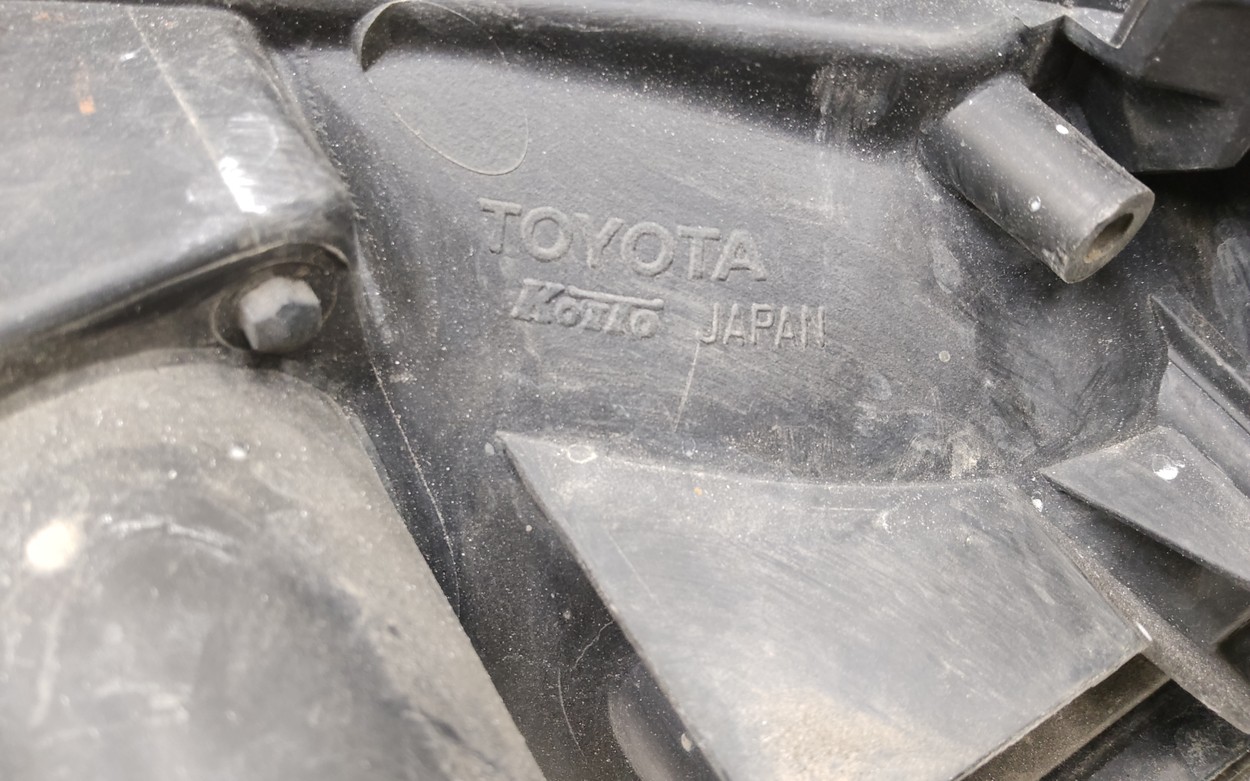 Фара передняя правая Toyota Land Cruiser 200 галоген