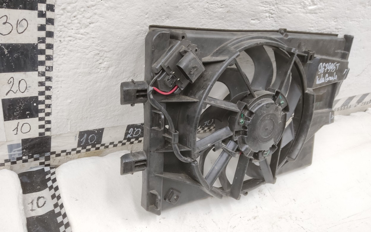 Диффузор вентилятора радиатора Lada Granta 1 без кондиционера