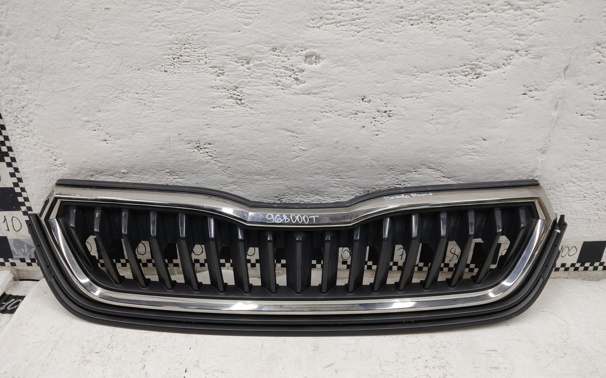 Решетка радиатора Skoda Rapid 2