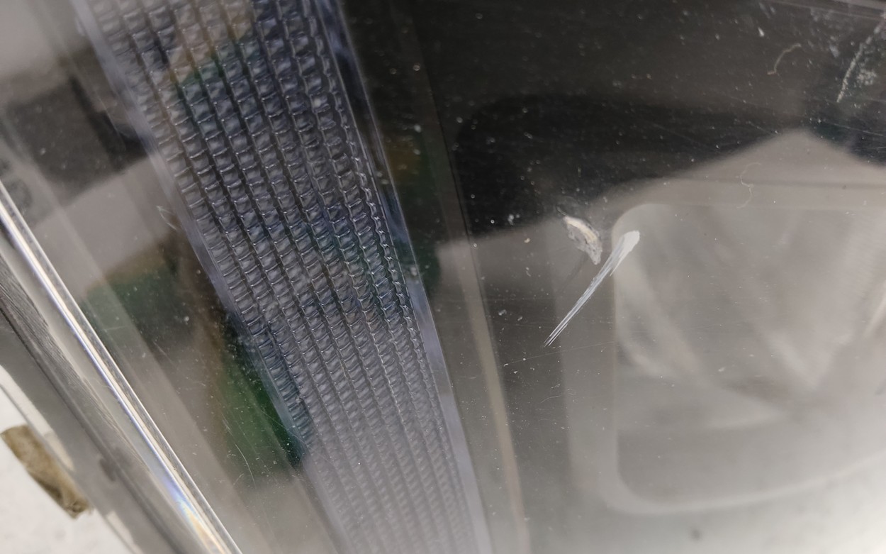 Фара передняя правая Sitrak C7H Max LED