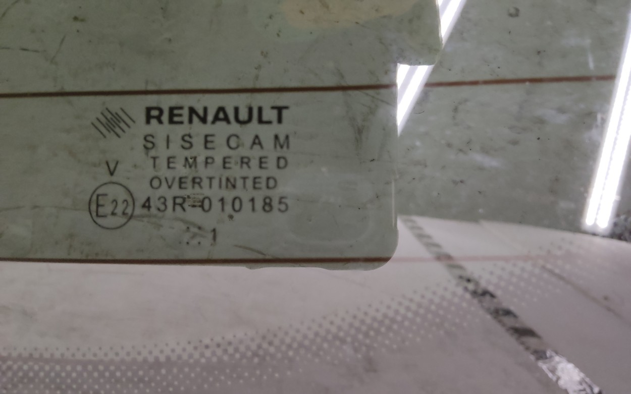 Стекло крышки багажника Renault Duster 2