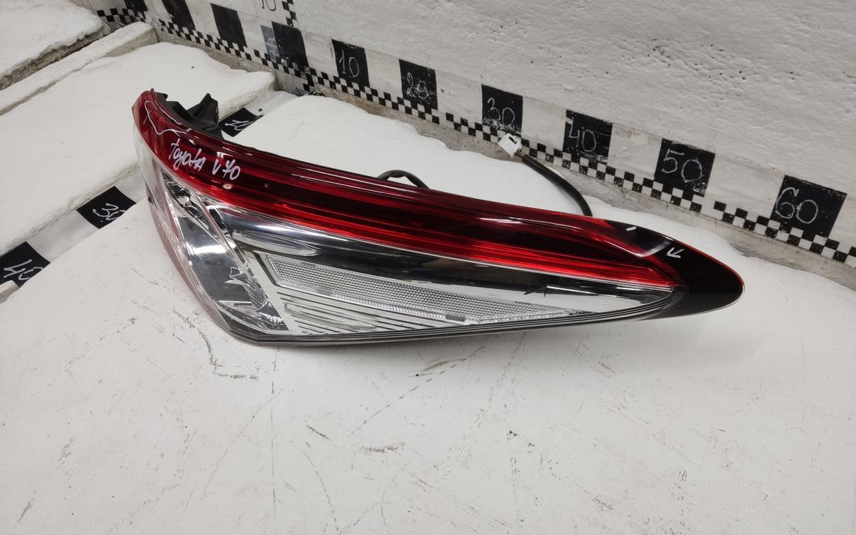 Фонарь задний правый наружный Toyota Camry V70 LED