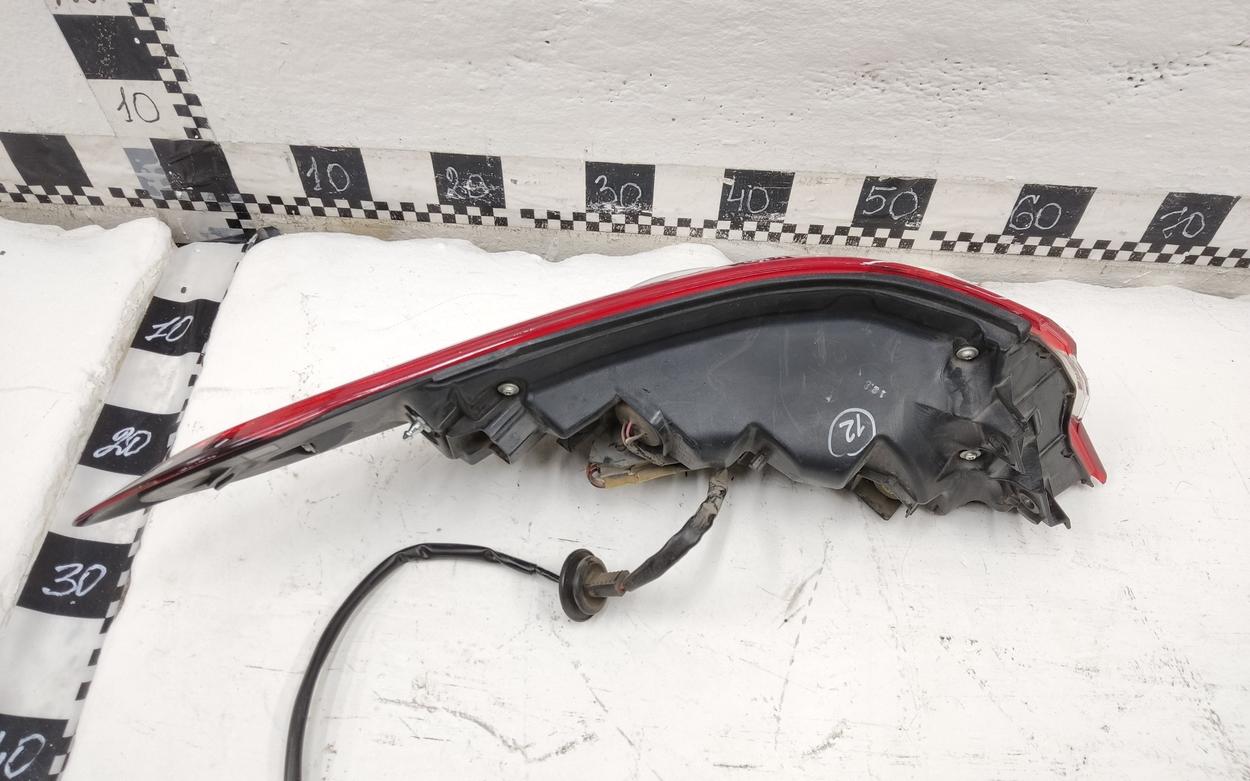 Фонарь задний правый наружный Toyota Camry V70 LED