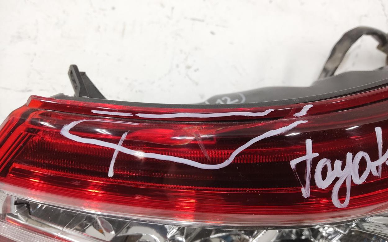 Фонарь задний правый наружный Toyota Camry V70 LED
