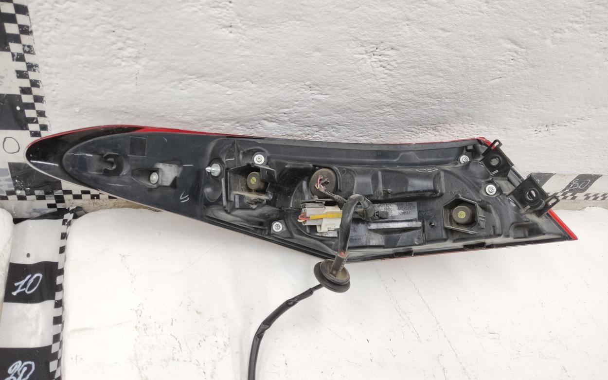 Фонарь задний правый наружный Toyota Camry V70 LED