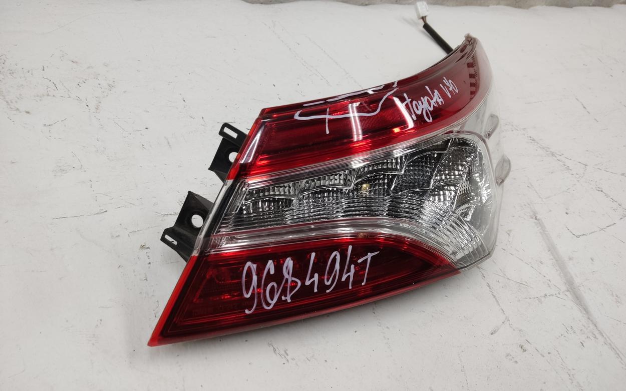 Фонарь задний правый наружный Toyota Camry V70 LED