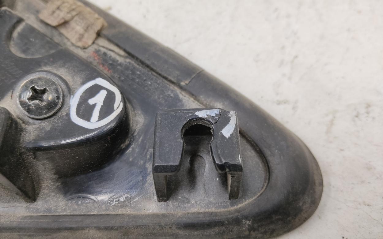 Накладка крыла переднего левого " уголок " Kia Sorento 3