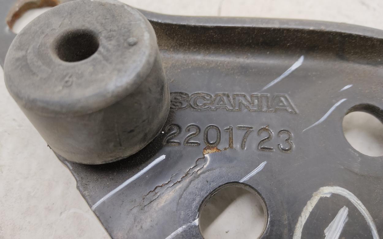 Кронштейн решетки радиатора левый Scania 5 R Series