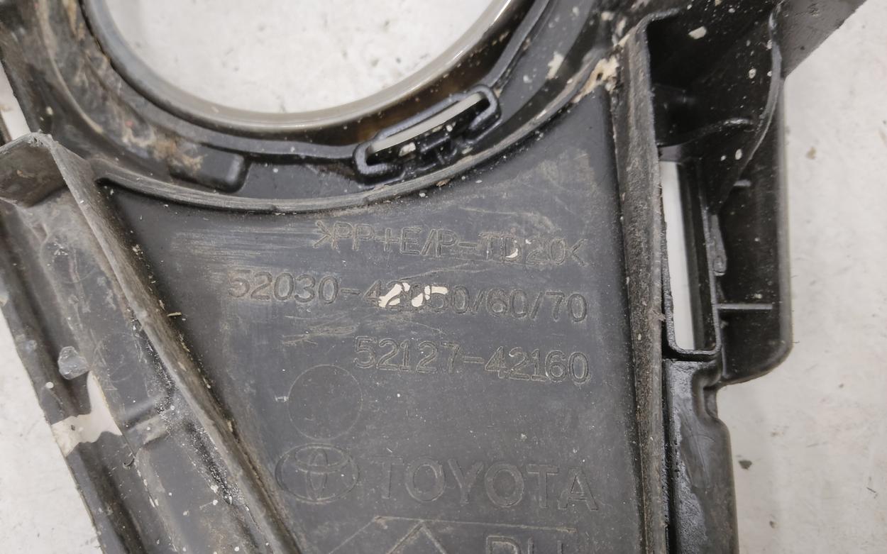 Рамка ПТФ передней правой Toyota RAV4 CA40 Restail