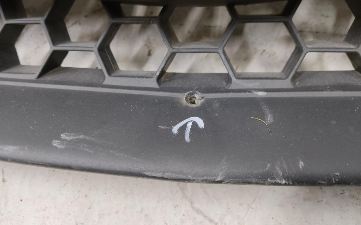 Решетка радиатора нового образца Lada Largus Cross