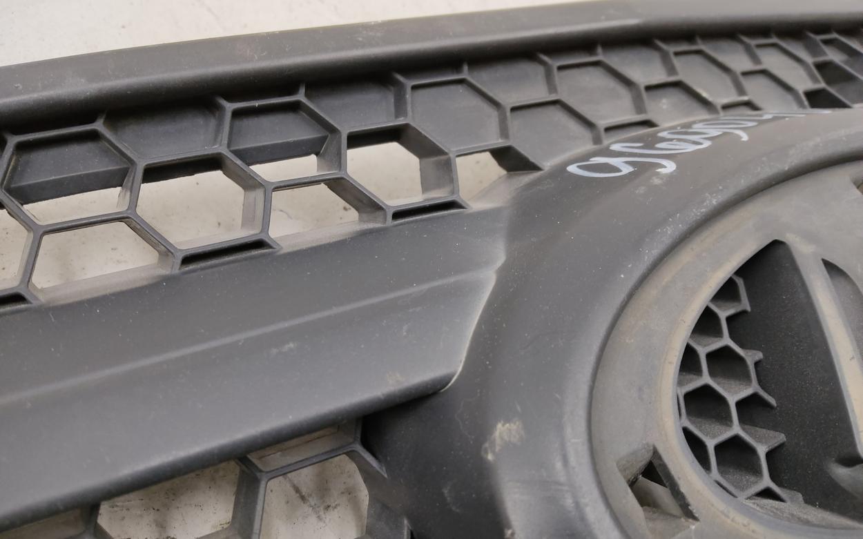 Решетка радиатора нового образца Lada Largus Cross