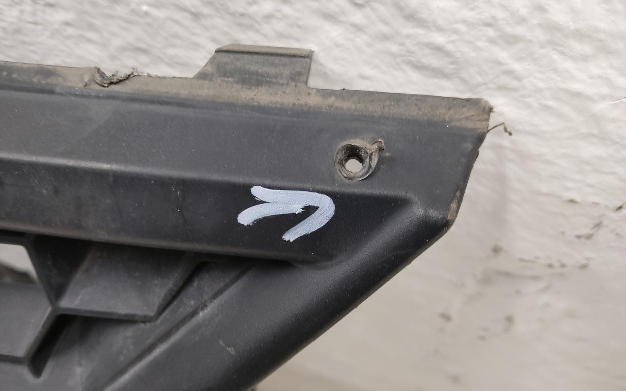 Решетка радиатора нового образца Lada Largus Cross