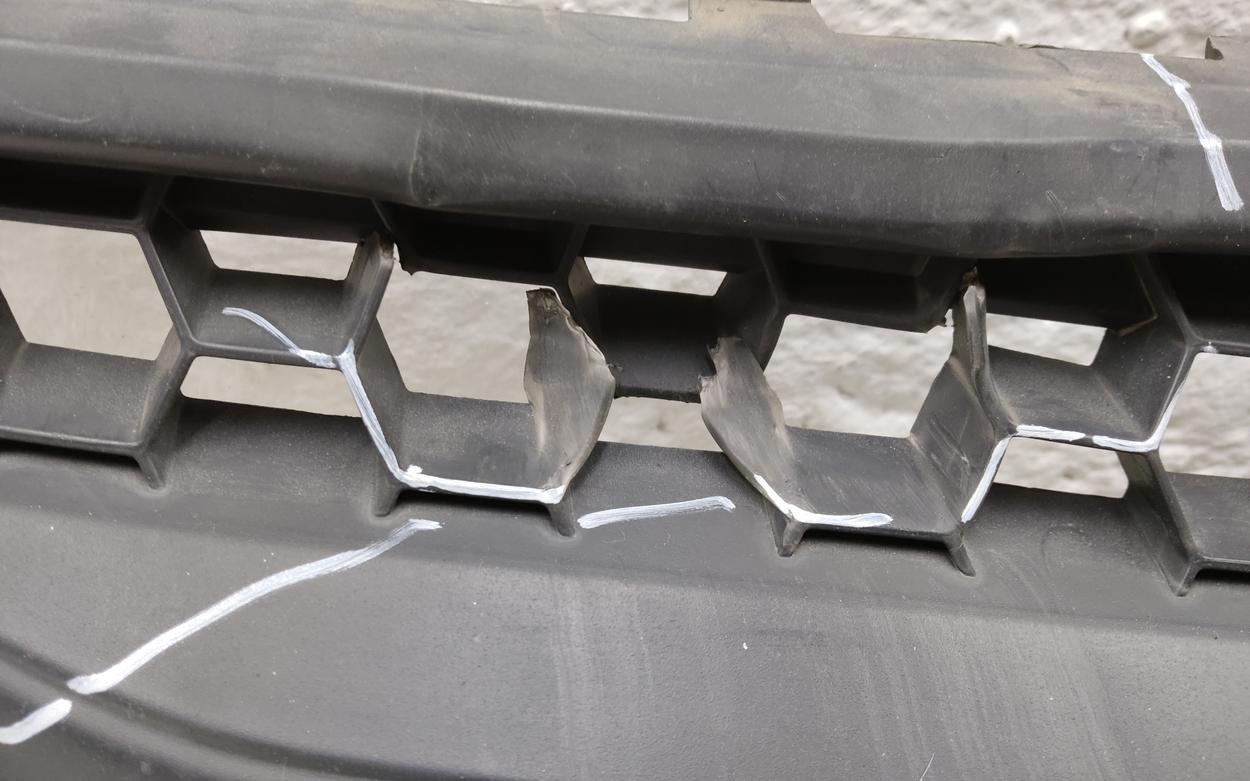 Решетка радиатора нового образца Lada Largus Cross