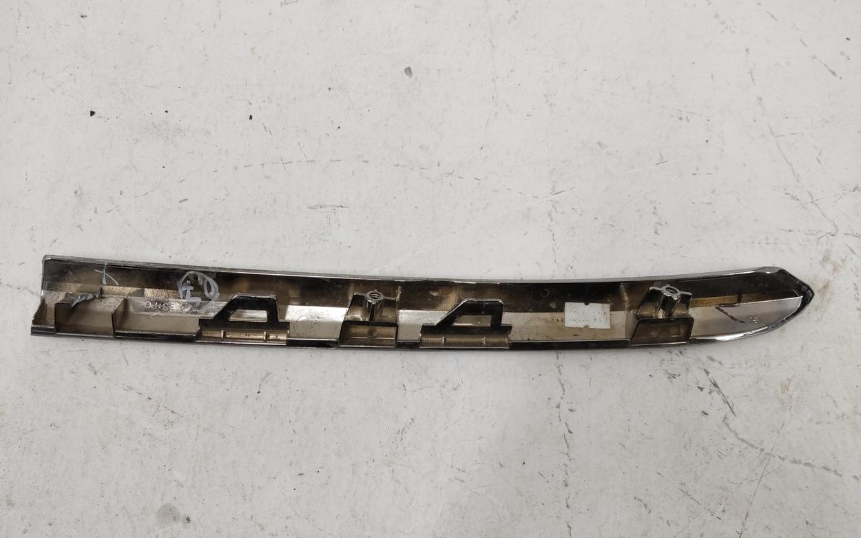 Накладка хром переднего бампера правая верхняя Lada XRAY Cross