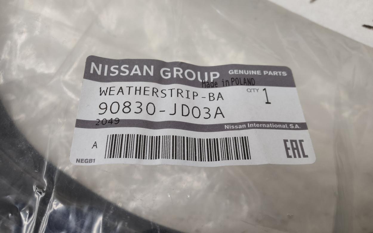 Уплотнитель крышки багажника Nissan Qashqai 1