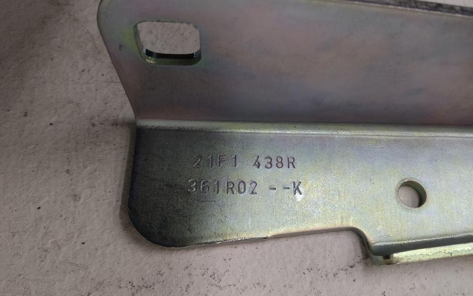 Петля капота правая Lada XRay