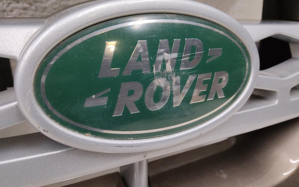 Решетка радиатора Land Rover Discovery 4