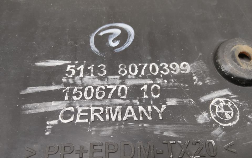 Накладка переднего бампера под номерной знак BMW 5er G30