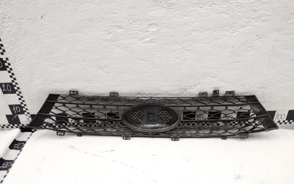 Решетка радиатора внутренняя часть Lada Vesta