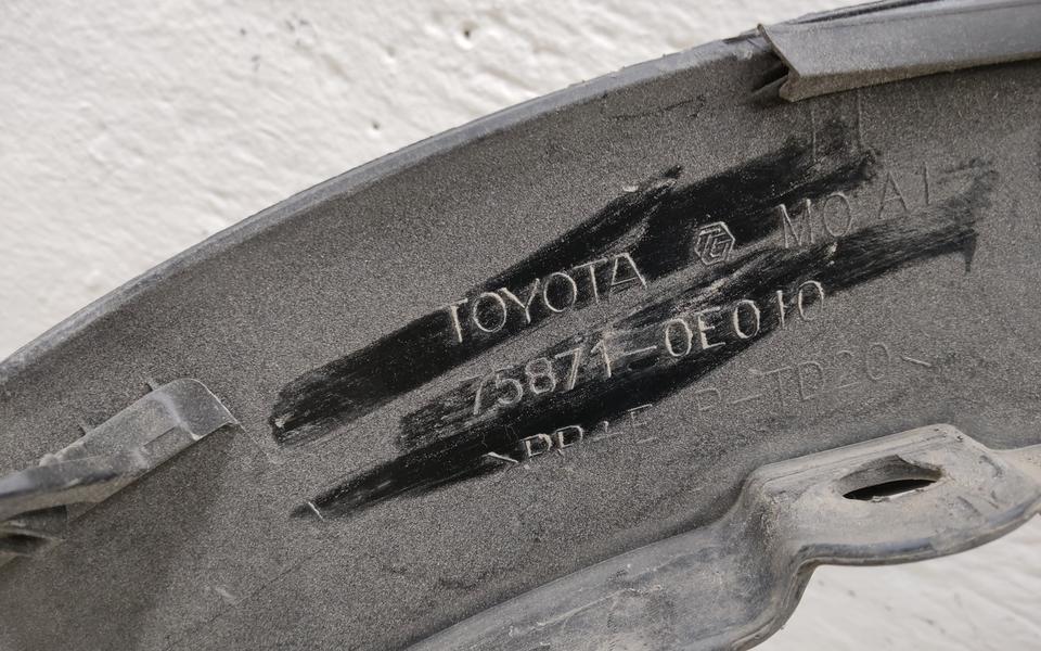 Накладка крыла переднего правого Toyota Highlander 3