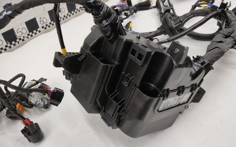 Проводка моторного отсека Kia K5 3