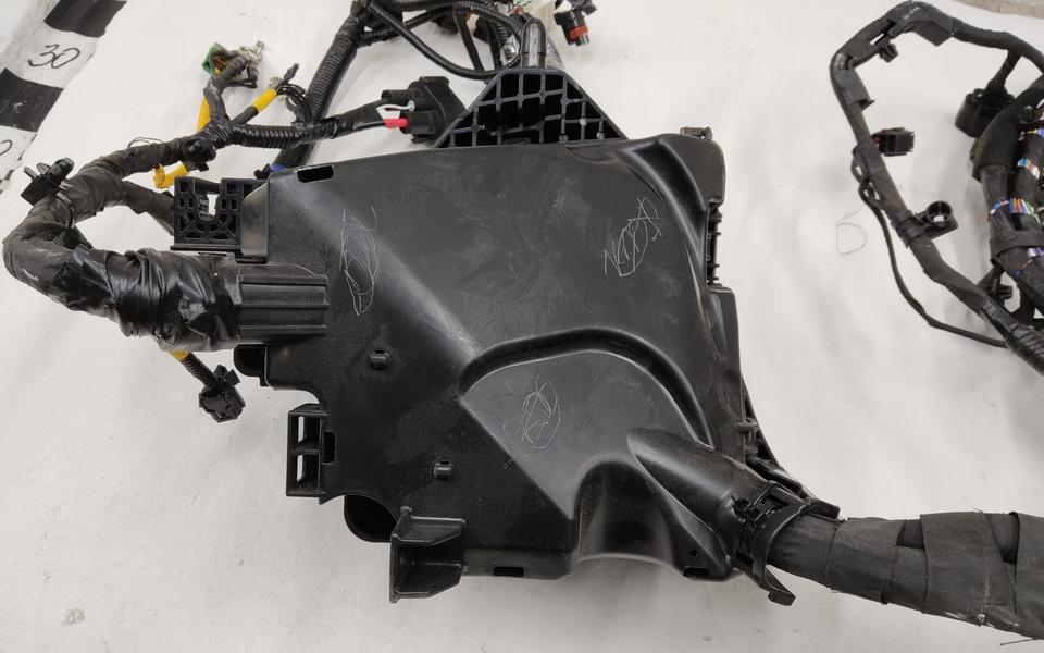 Проводка моторного отсека Kia K5 3