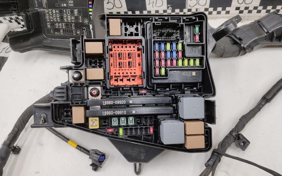 Проводка моторного отсека Kia K5 3