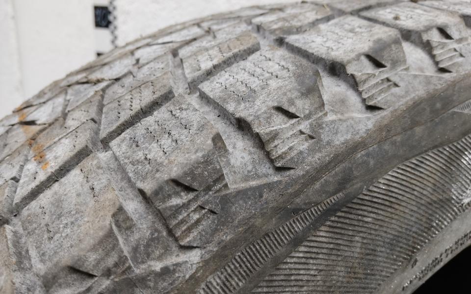 Шина зимняя не шипованная Bridgestone Blizzak DM-V1 255/60 R18 100R