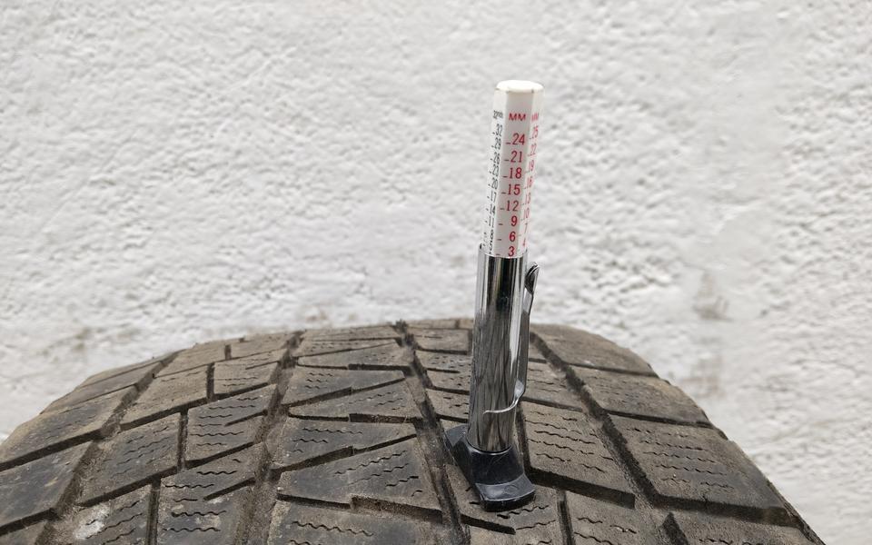 Шина зимняя не шипованная Bridgestone Blizzak DM-V1 255/60 R18 100R