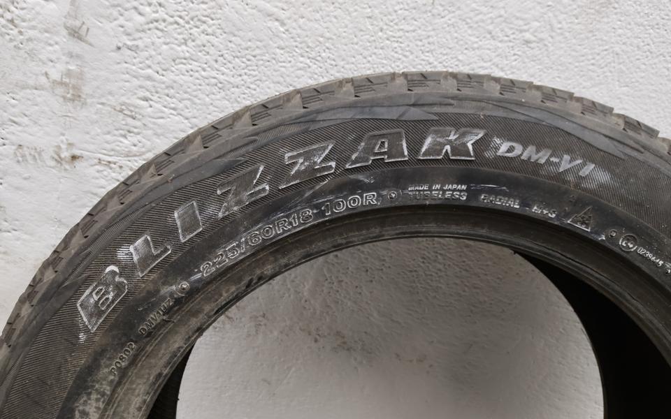 Шина зимняя не шипованная Bridgestone Blizzak DM-V1 255/60 R18 100R