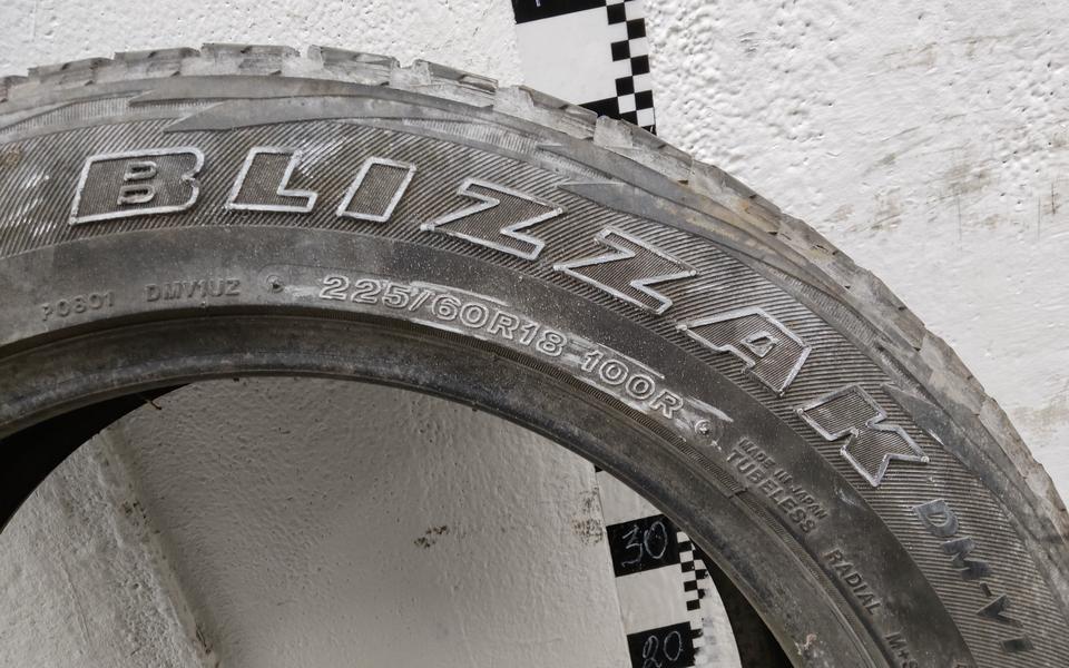 Шина зимняя не шипованная Bridgestone Blizzak DM-V1 255/60 R18 100R