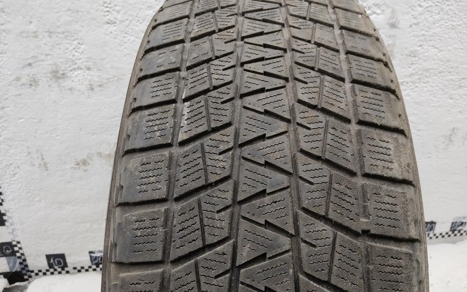 Шина зимняя не шипованная Bridgestone Blizzak DM-V1 255/60 R18 100R