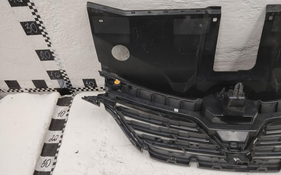 Решетка радиатора Renault Arkana под камеру