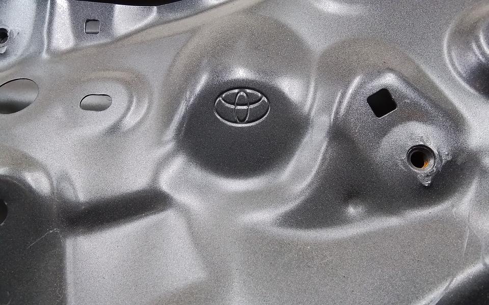 Крышка багажника Toyota Fortuner 2