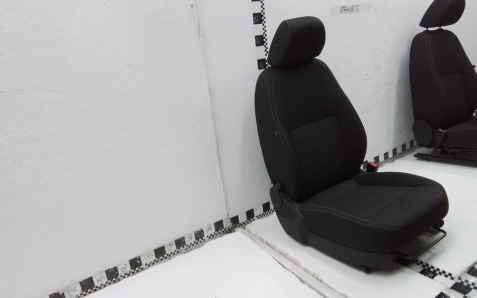 Сиденья передние Volkswagen Polo 6 с подогревом и Airbag