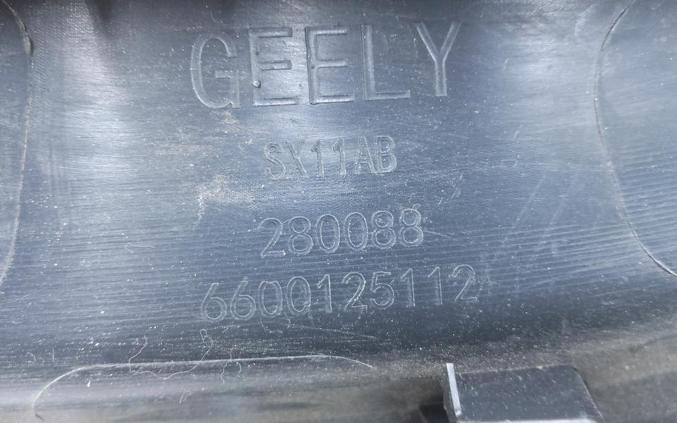 Накладка двери передней правой Geely Coolray