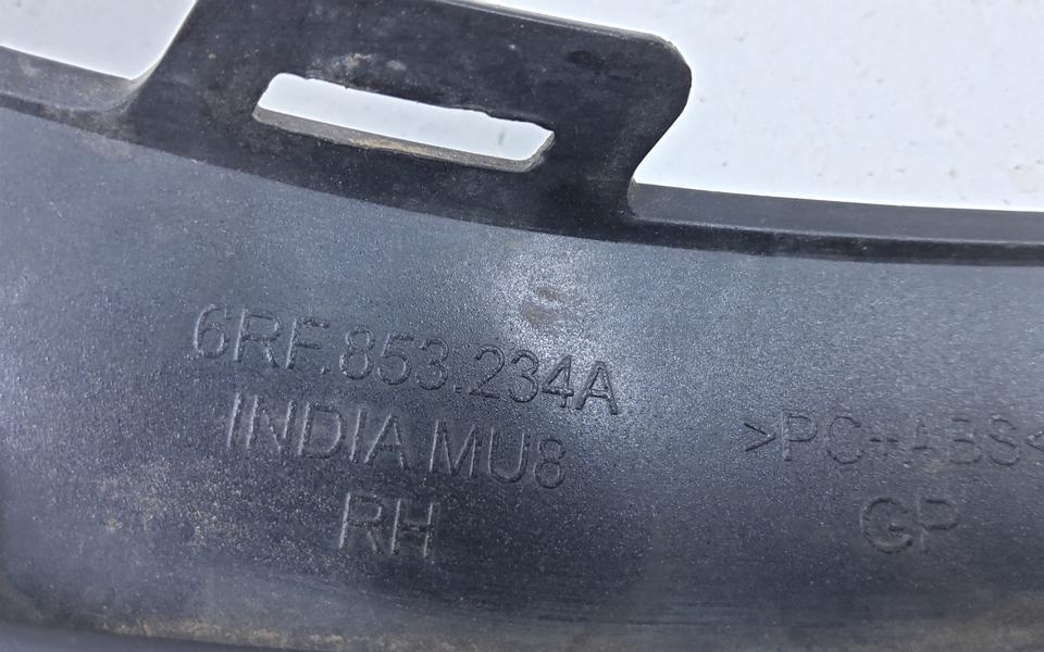 Накладка переднего бампера правая Volkswagen Polo 5  Sedan Restail