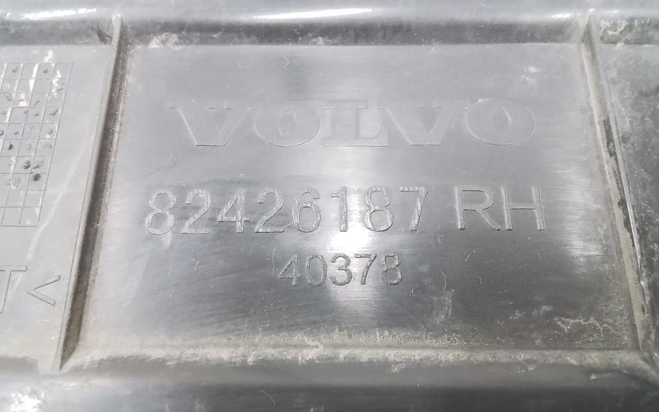 Крышка фары передней правой внутренняя Volvo FM 4