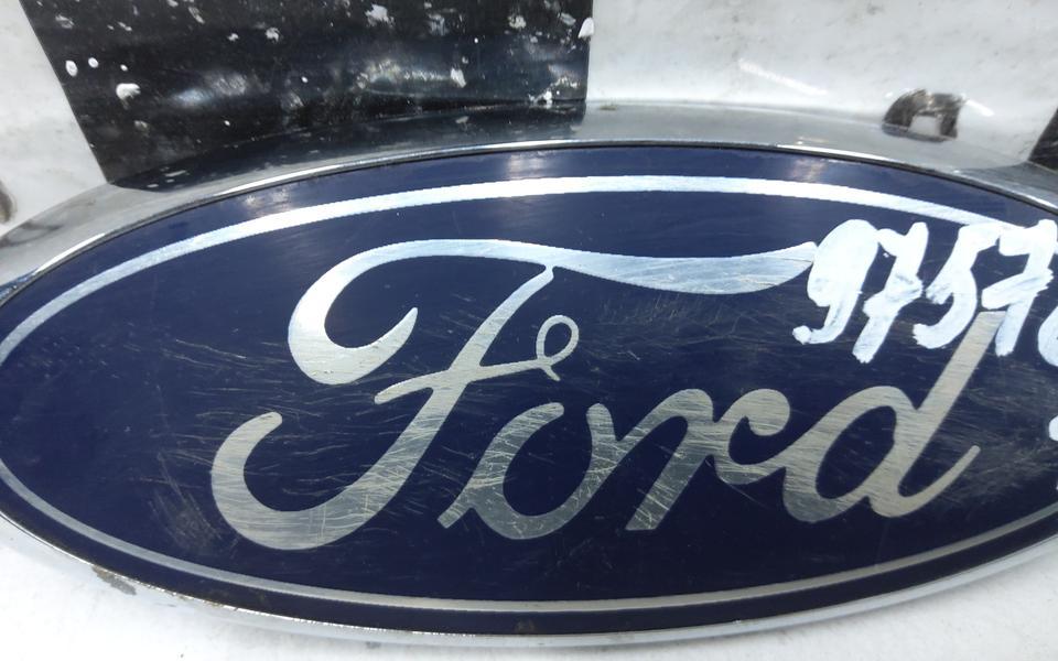 Эмблема решетки радиатора Ford EcoSport