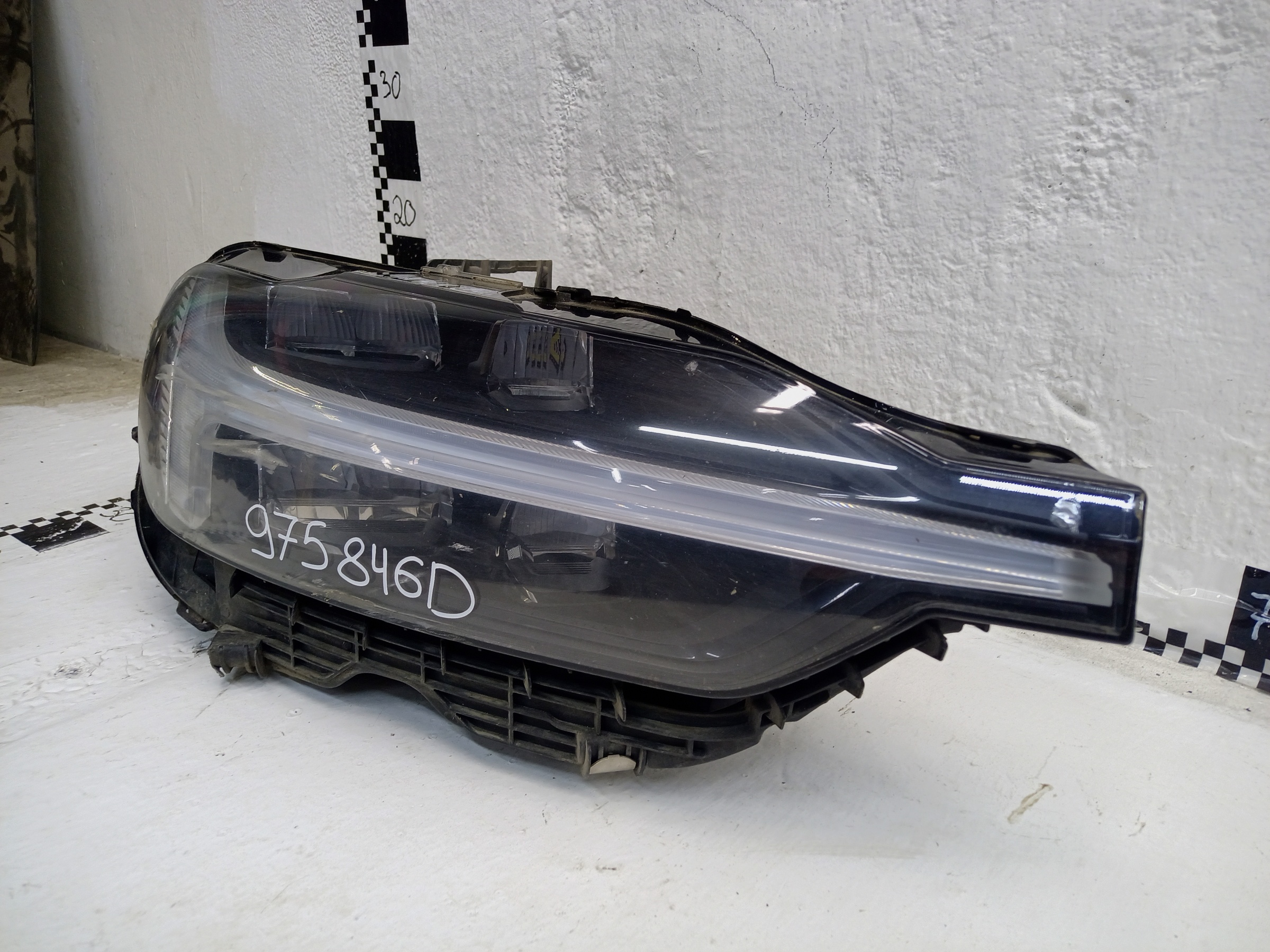 Фара передняя правая Volvo XC60 2 LED