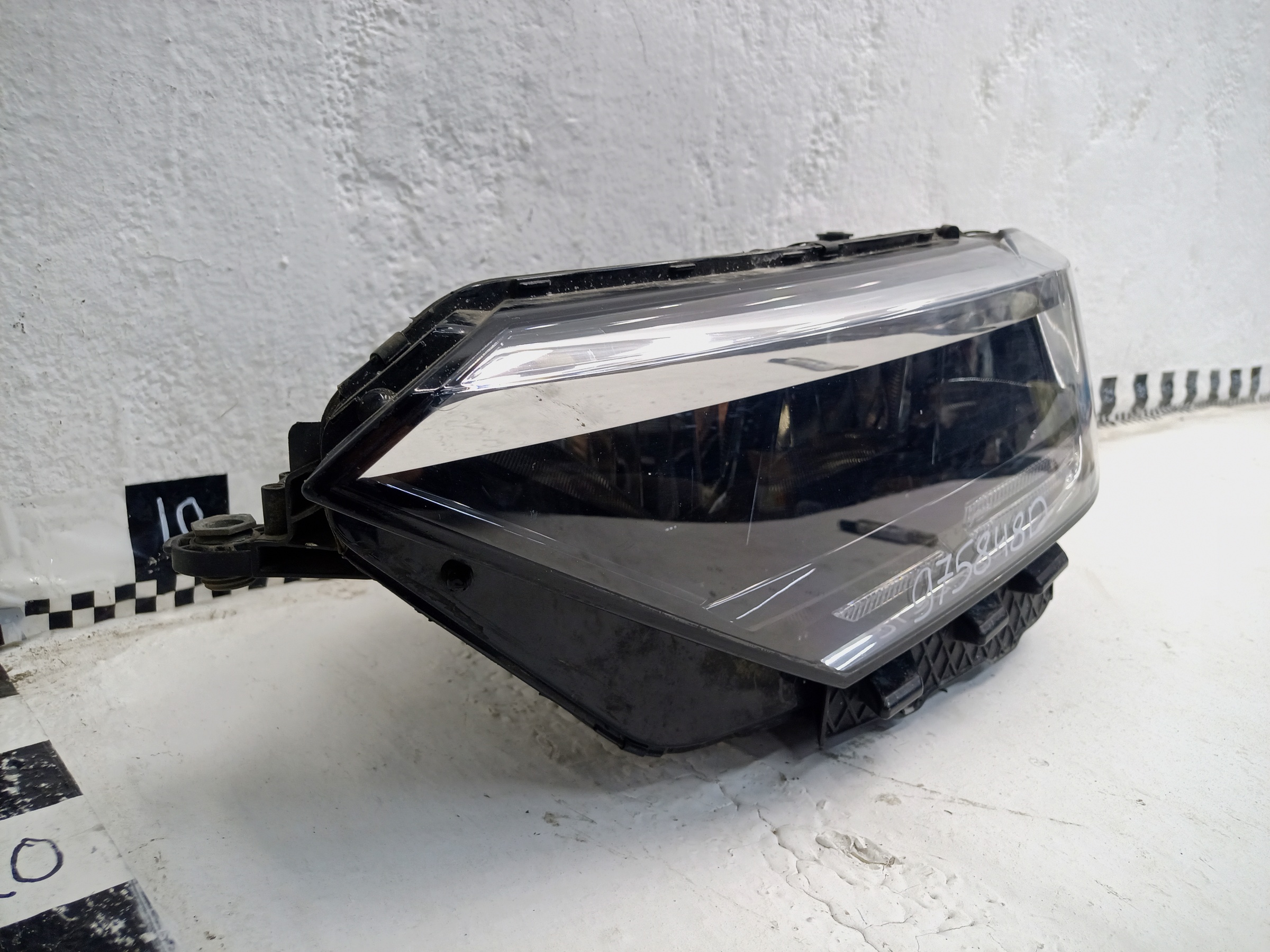 Фара передняя левая Volkswagen Polo 6 Liftback LED
