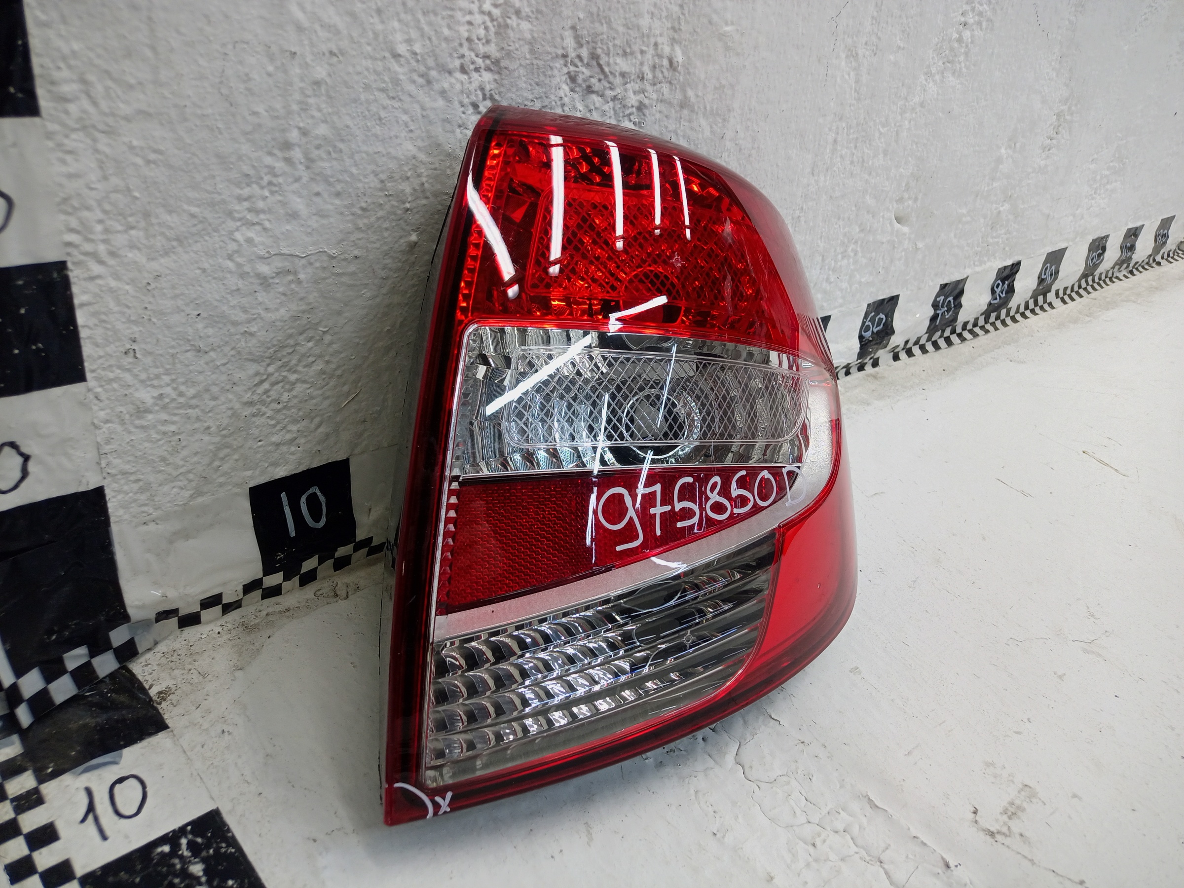 Фонарь задний правый Lada Granta 1 Sedan