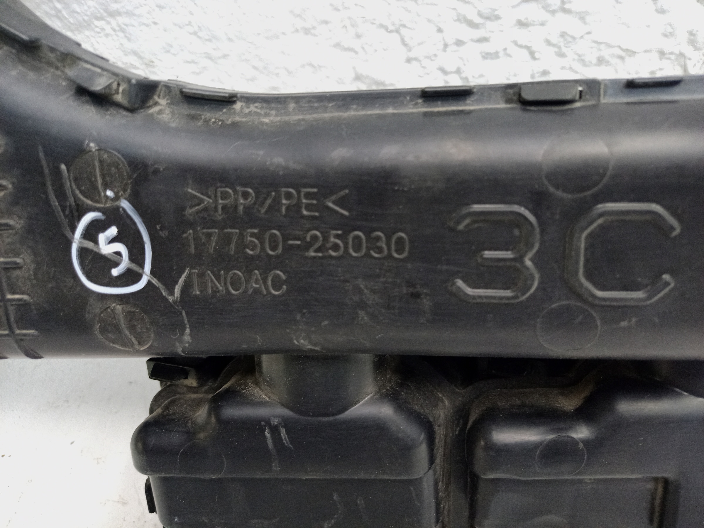 Патрубок воздушного фильтра Toyota Rav4 XA50