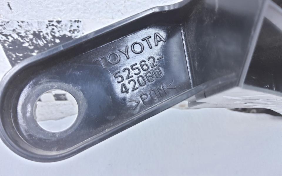 Кронштейн заднего бампера правый Toyota RAV4 XA50