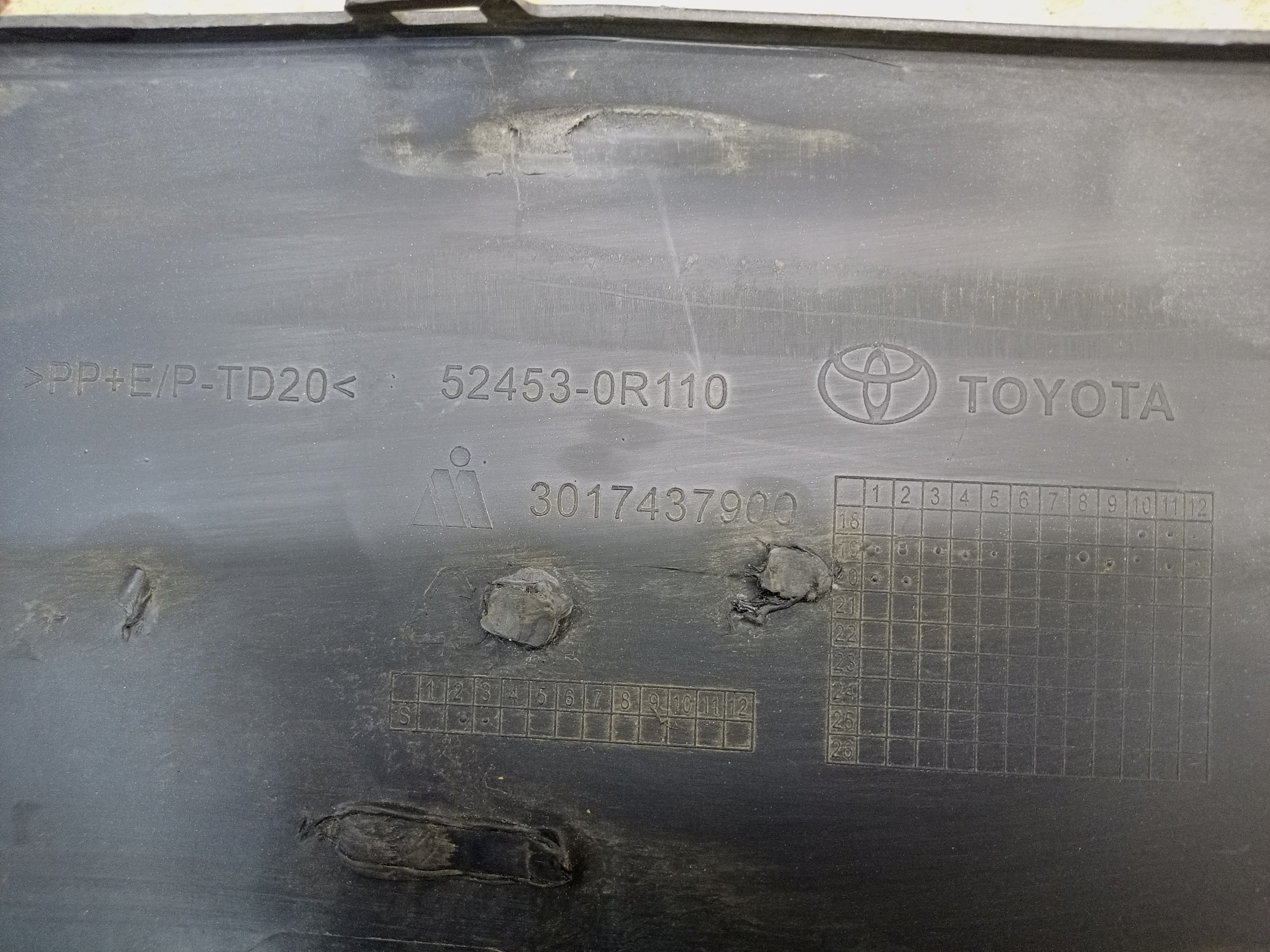 Накладка заднего бампера Toyota RAV4 XA50