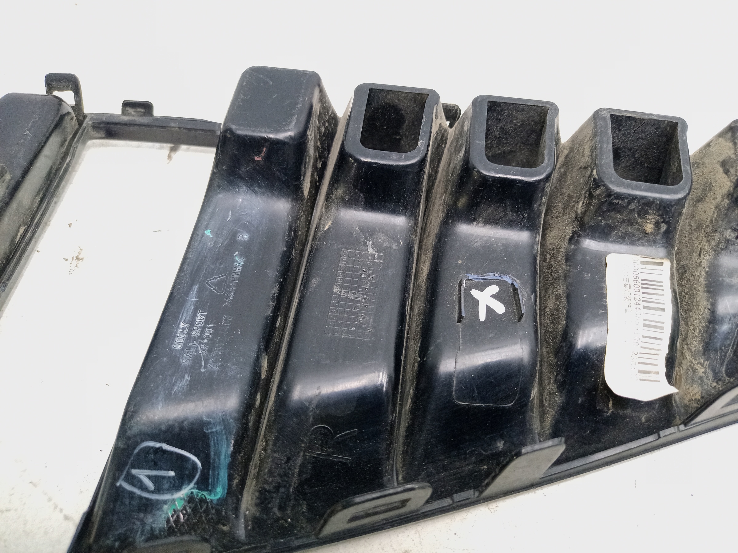 Рамка ПТФ передней правой Geely Coolray